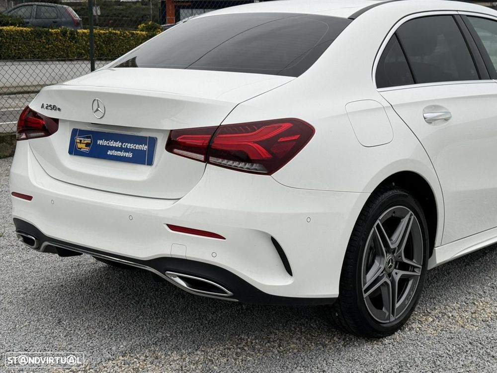 Mercedes-Benz A 250 Limousine e AMG Line - 12