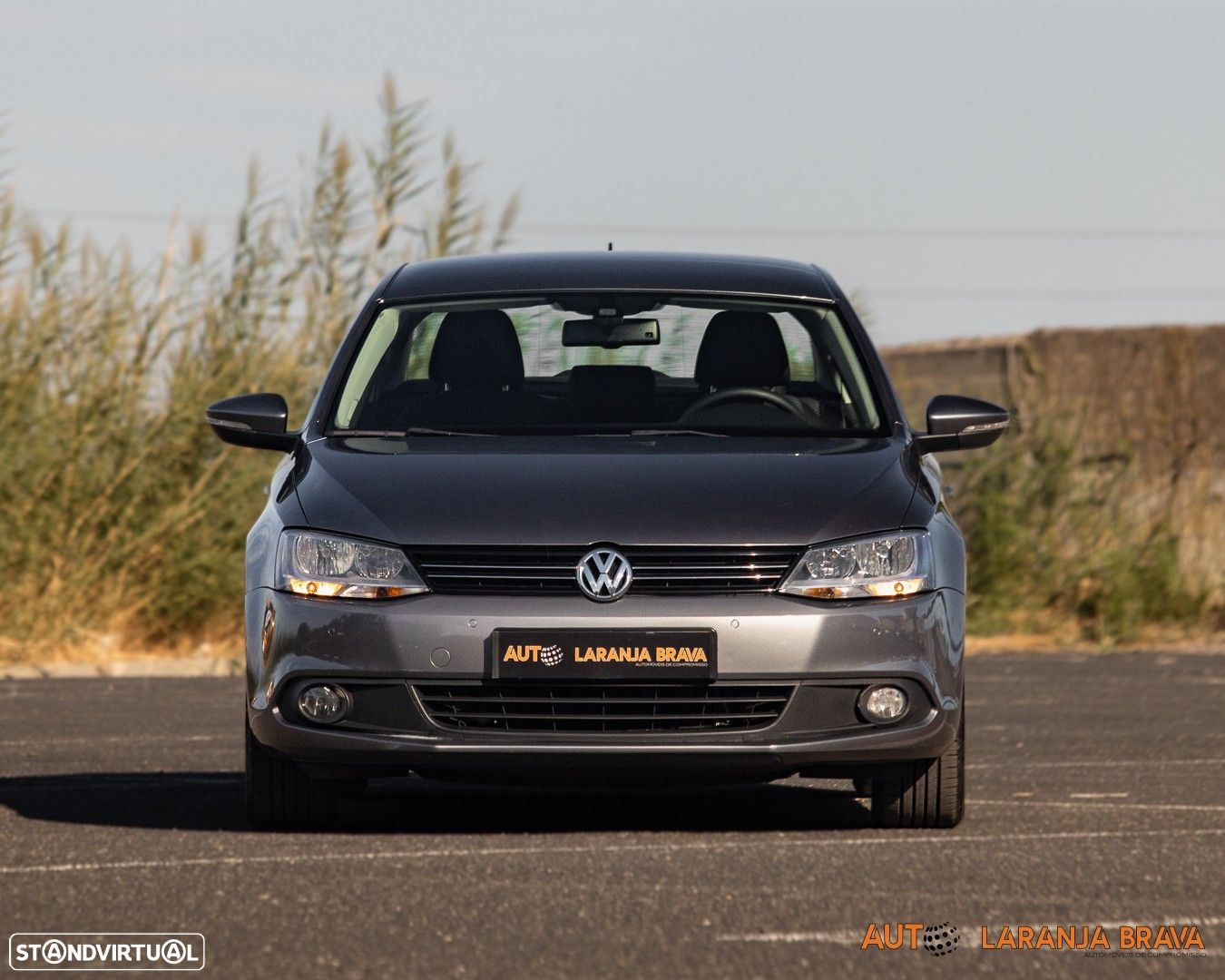VW Jetta 1.6 TDi Confortline - 11