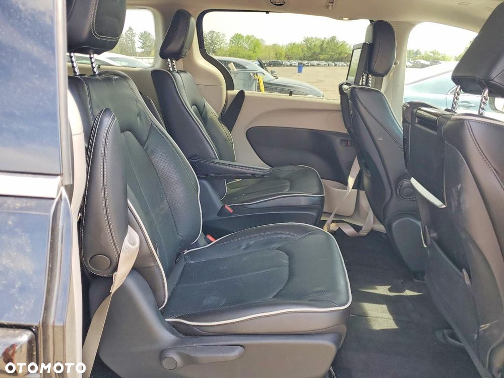 Chrysler Pacifica - 12