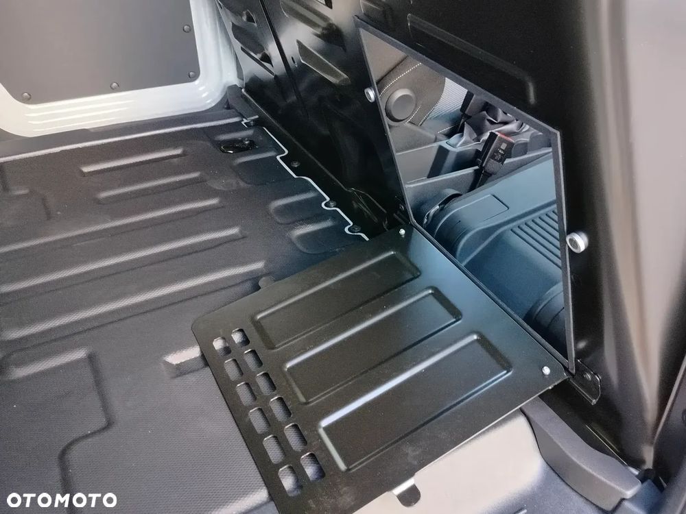 Ford Transit Courier - 4