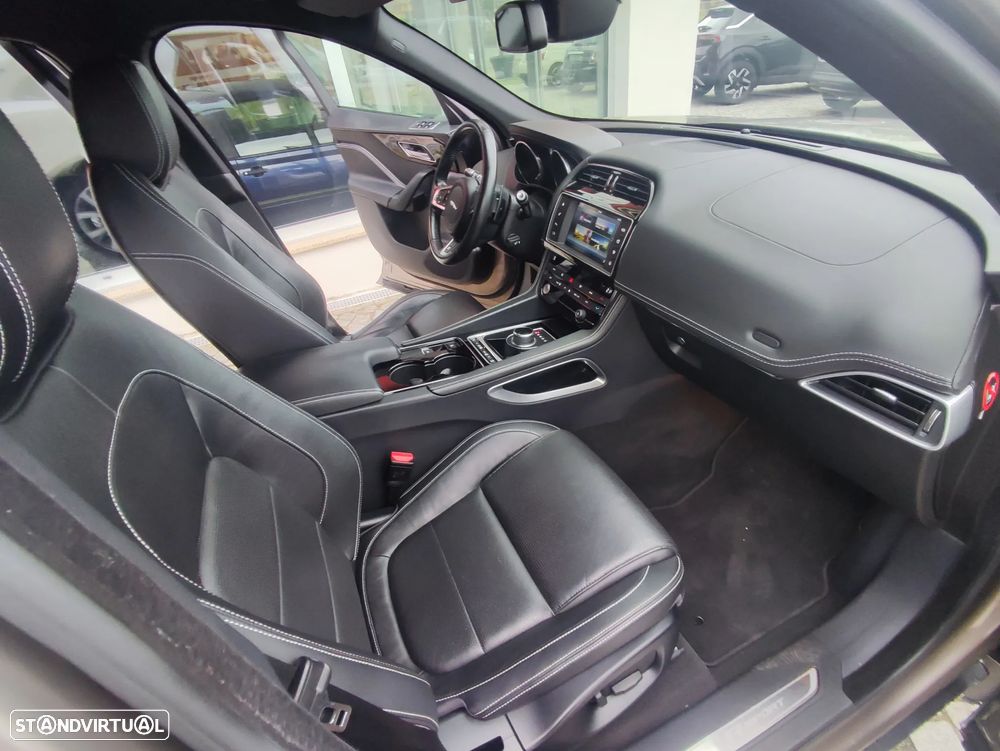 Jaguar F-Pace 20d AWD Aut. R-Sport - 15