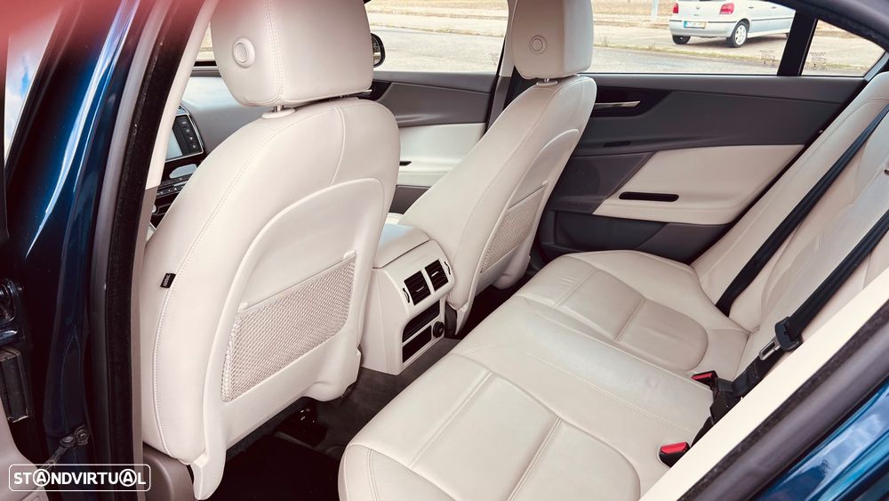 Jaguar XE - 18