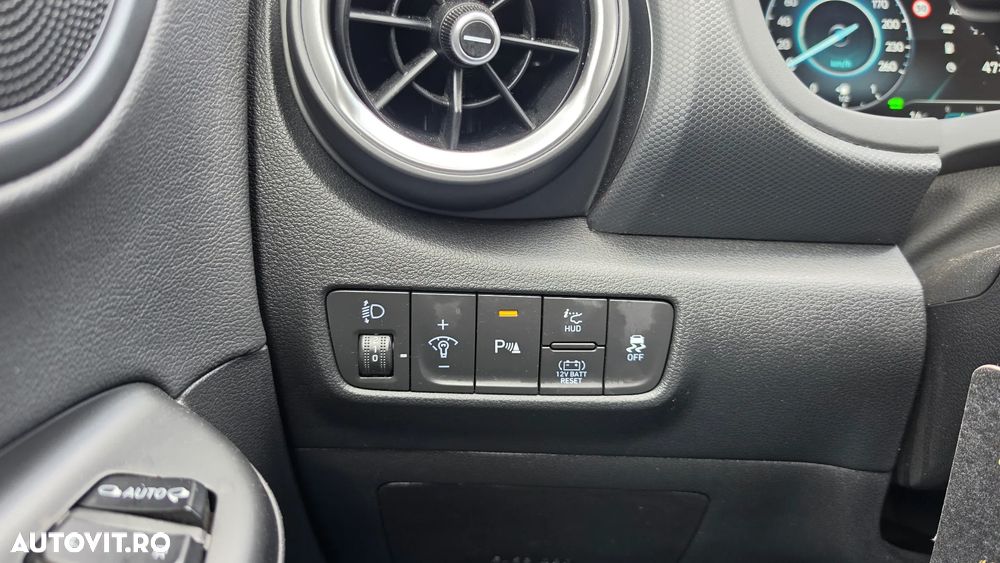 Hyundai KONA - 12