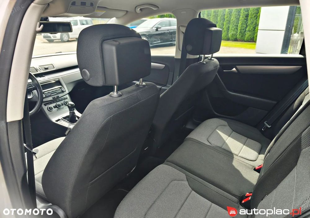 Volkswagen Passat 2.0 Blue TDI SCR Comfortline - 10