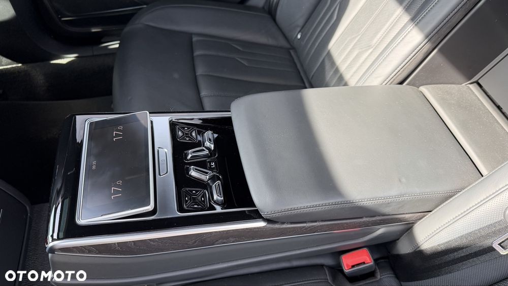 Audi A8 - 8