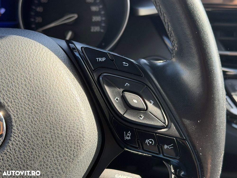 Toyota C-HR Hybrid Lounge - 27