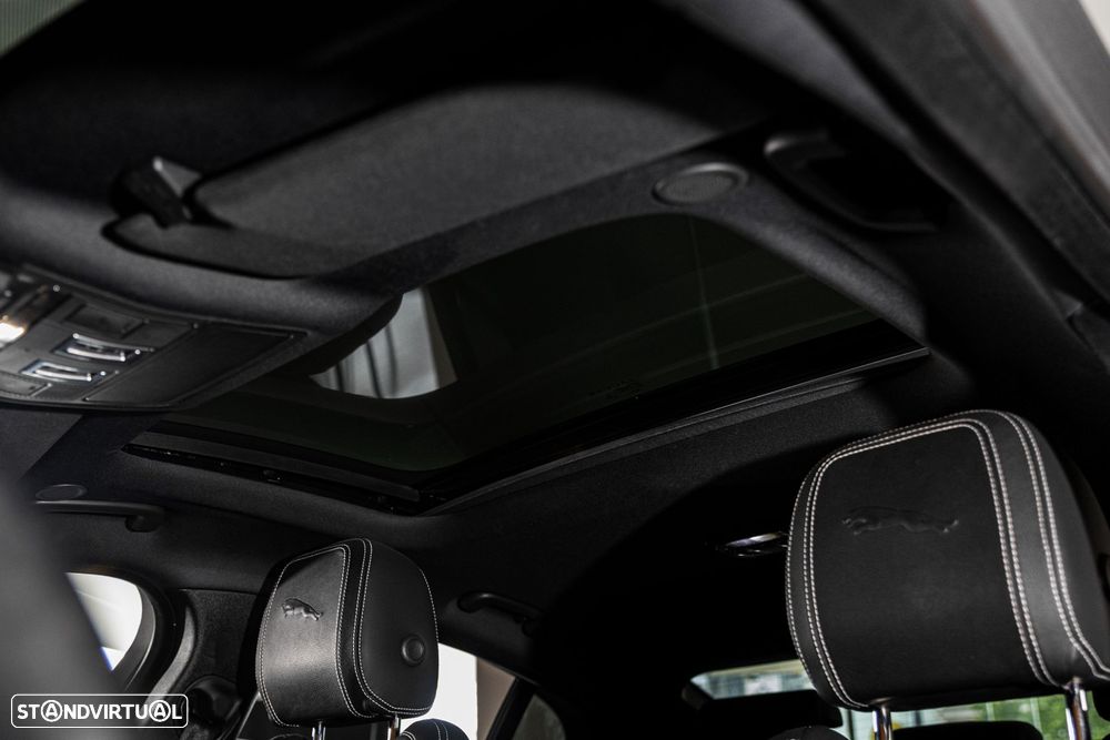 Jaguar XE 2.0 D200 R-Dynamic Black - 24