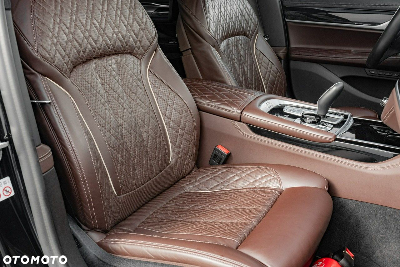 BMW Seria 7 M760Li xDrive - 39