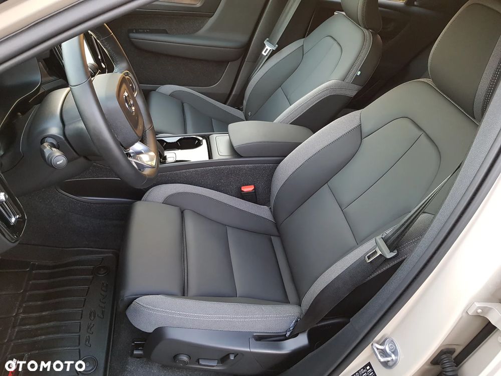 Volvo XC 40 Recharge 82 kWh Single M Extended Range RWD Plus - 14