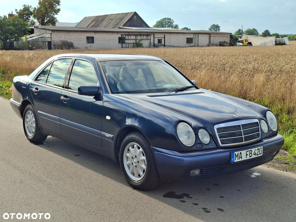 Mercedes-Benz Klasa E 240 Classic - 26