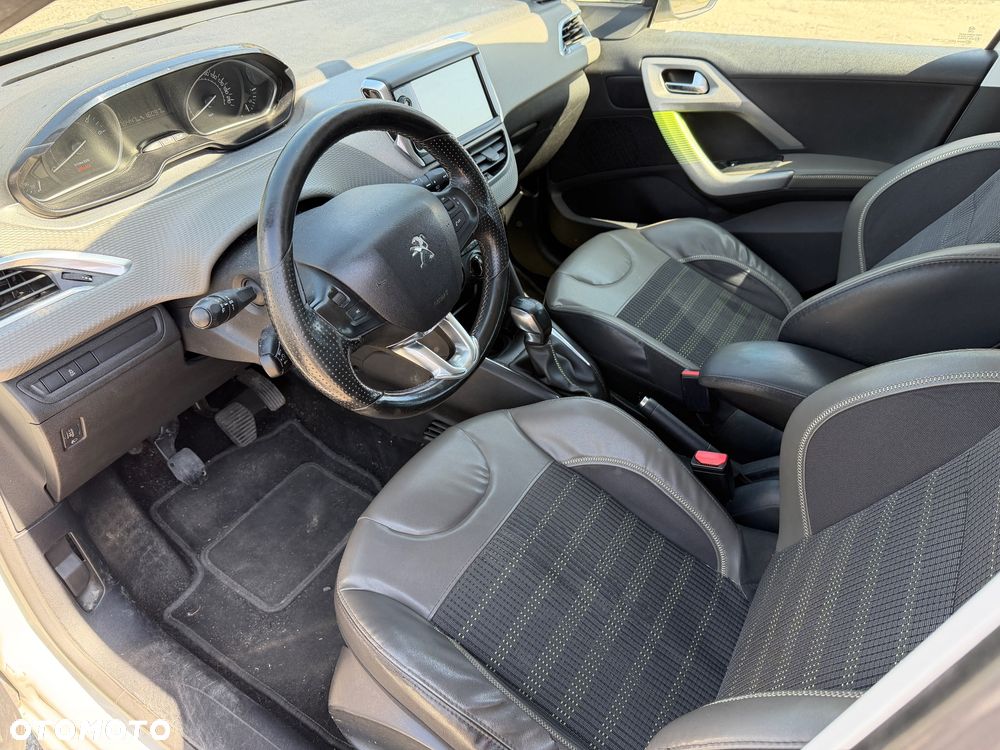 Peugeot 208 - 15