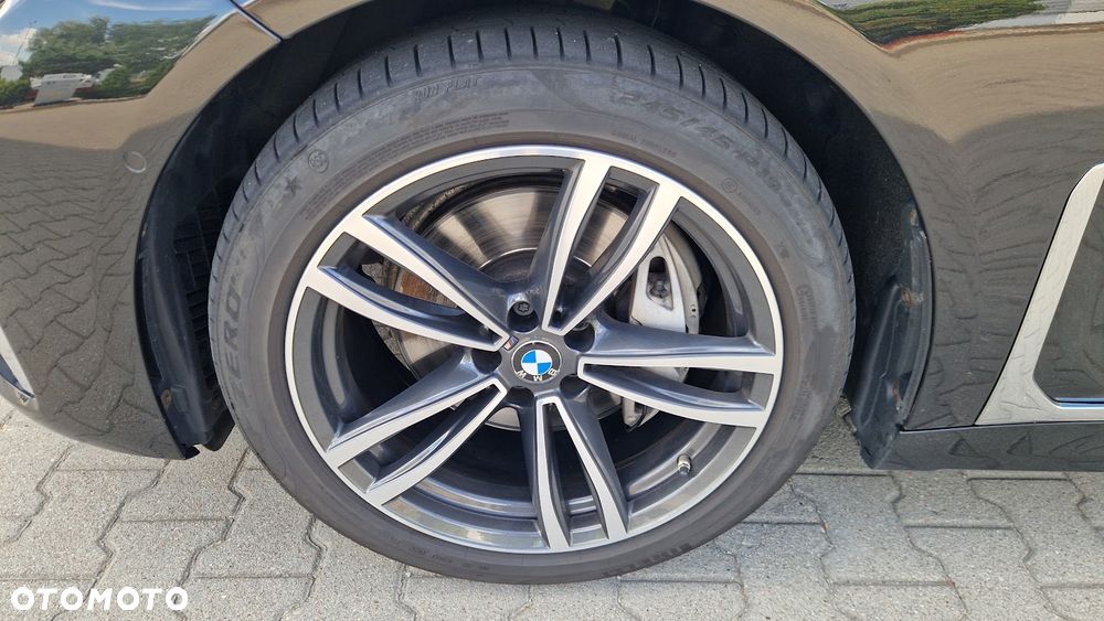 BMW Seria 7 730d xDrive mHEV - 29