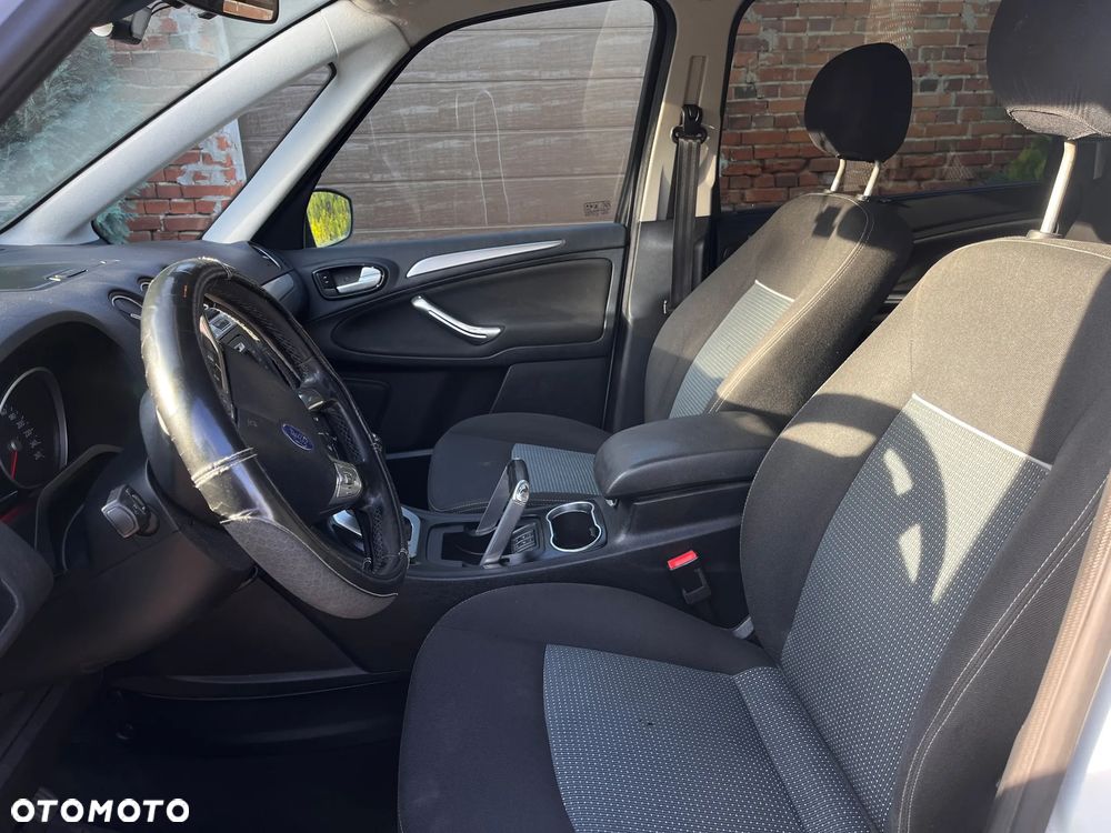 Ford Galaxy - 12