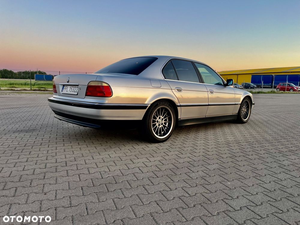 BMW Seria 7 735i L - 10