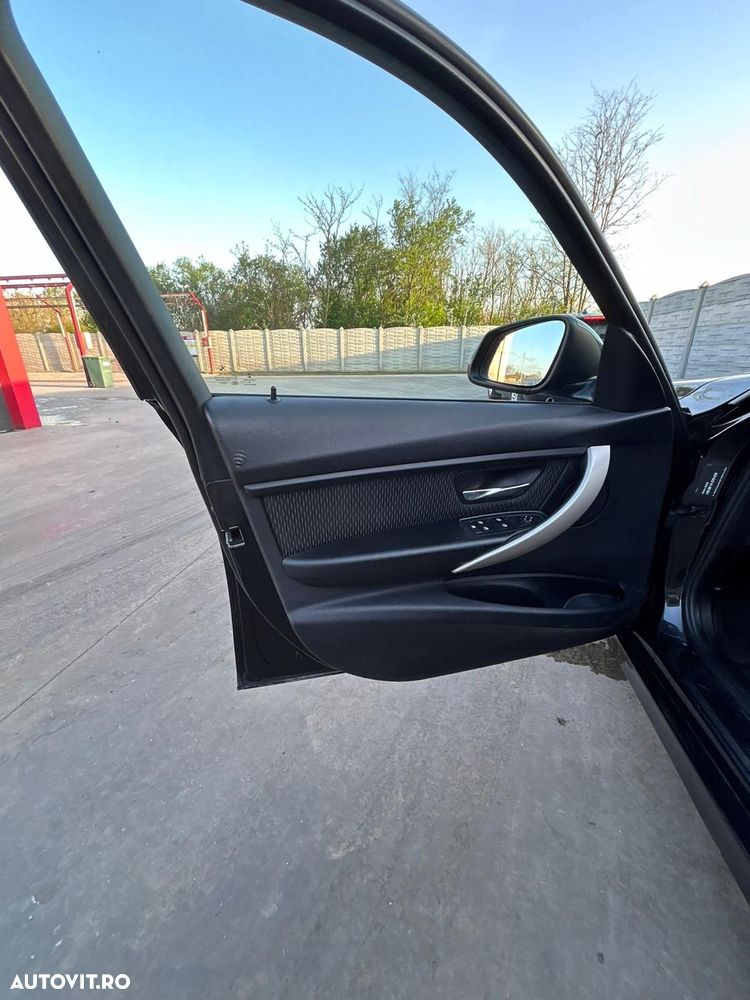 BMW Seria 3 320d Aut. - 11