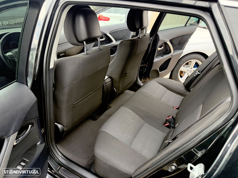 Toyota Avensis SW 2.0 D-4D Exclusive +Navi - 47