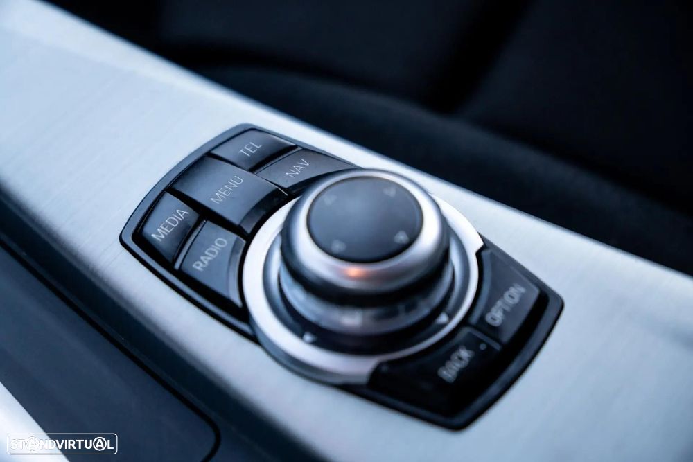 BMW 320 d Auto Line Sport - 25