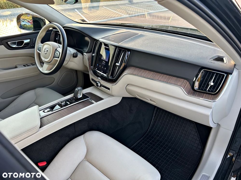 Volvo XC 60 B5 B AWD Plus Bright - 21