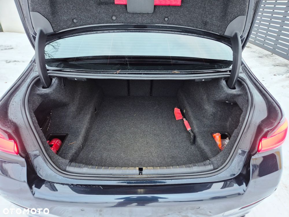 BMW Seria 5 520d M Sport - 26