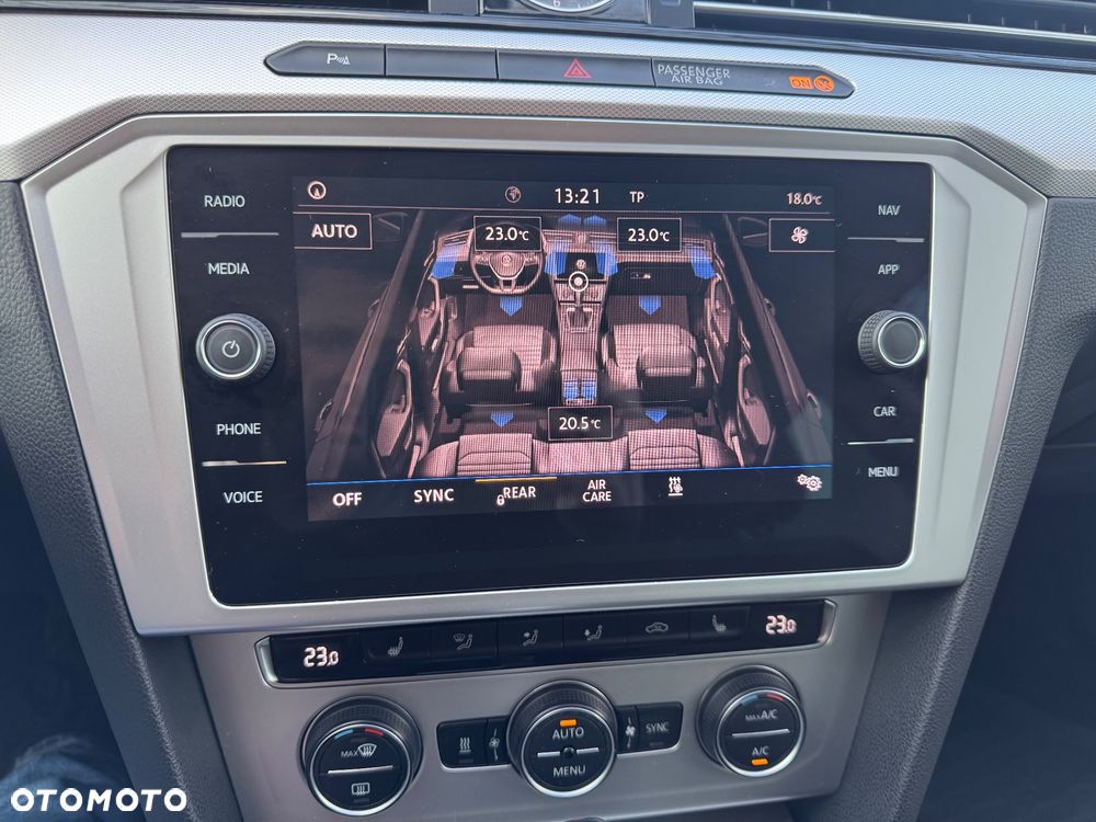 Volkswagen Passat Variant 2.0 TDI SCR DSG 4Motion Elegance - 10