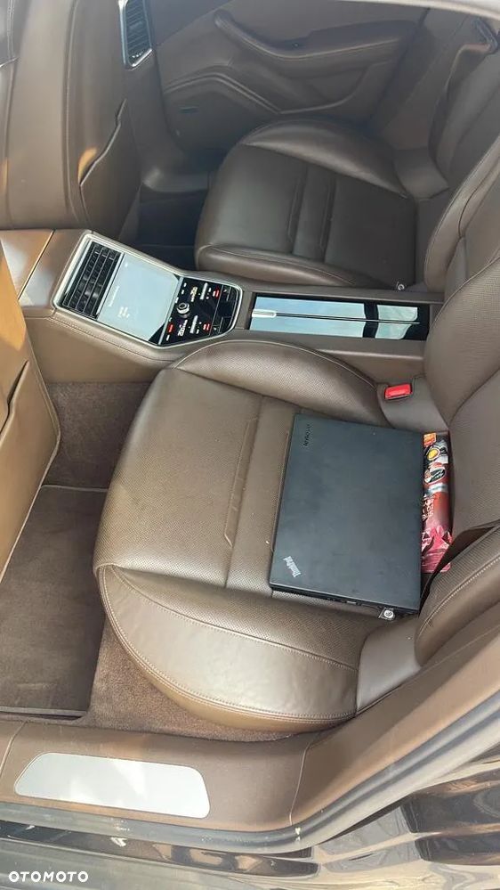 Porsche Panamera 4S Executive - 32