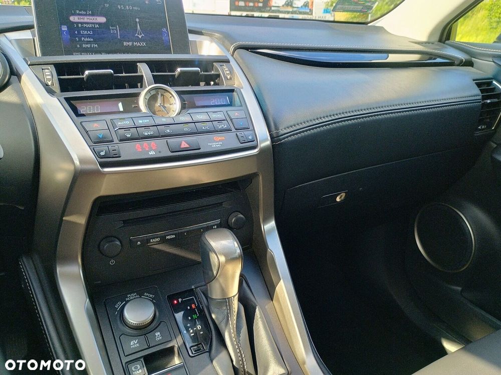 Lexus NX 300h Business Edition AWD - 16