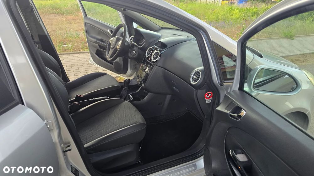 Opel Corsa 1.4 16V Cosmo - 23