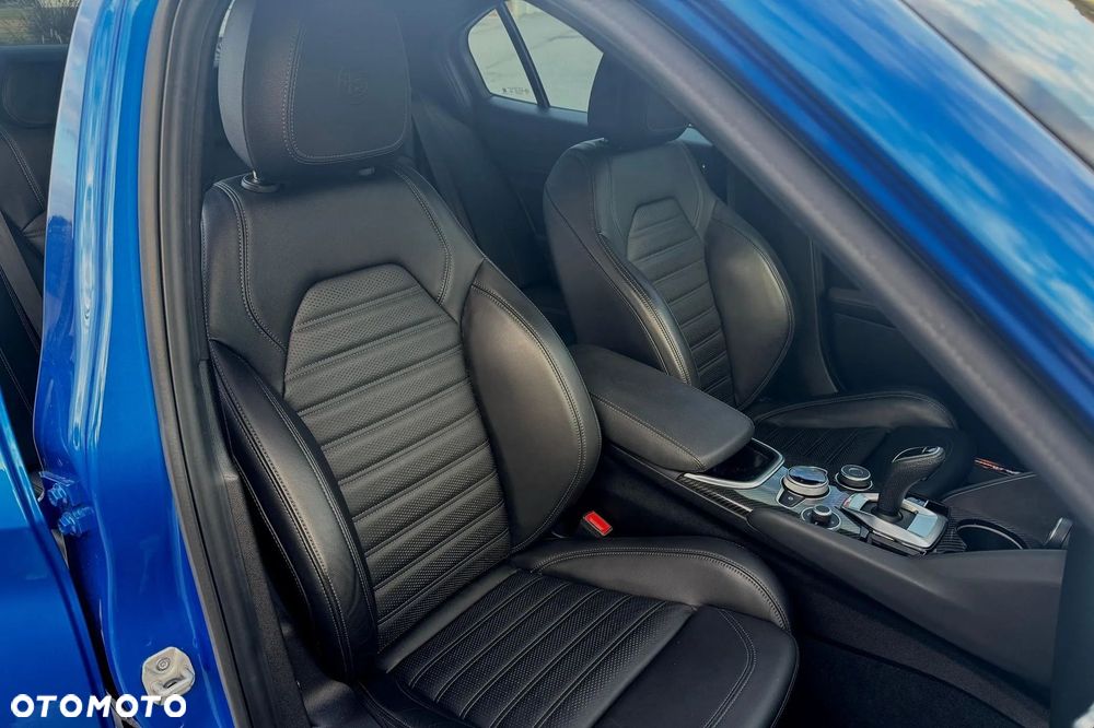 Alfa Romeo Giulia 2.0 Turbo 16V AT8-Q4 Veloce Ti - 26