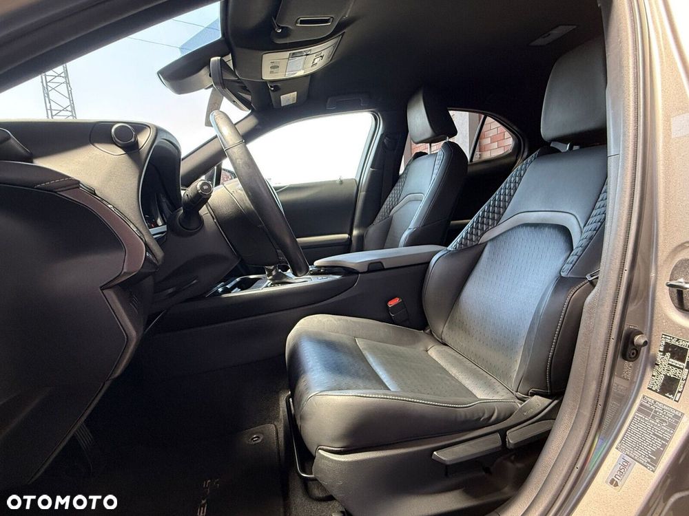 Lexus UX - 11