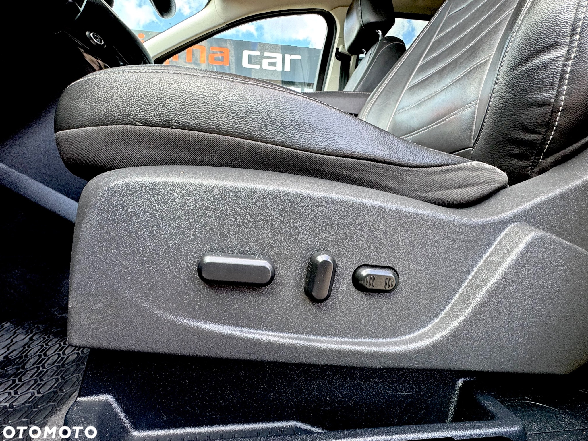 Ford Escape 2.0 EcoBoost AWD Titanium - 24