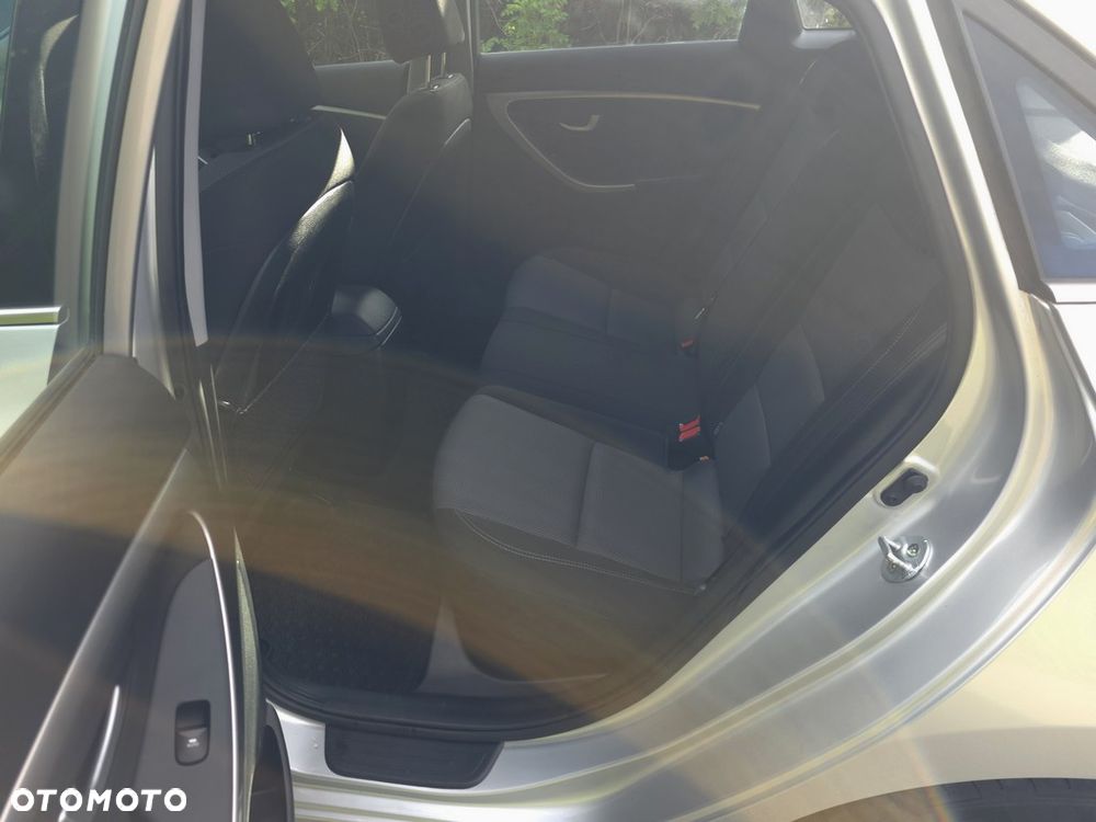 Hyundai i30 blue 1.6 CRDi Style - 11