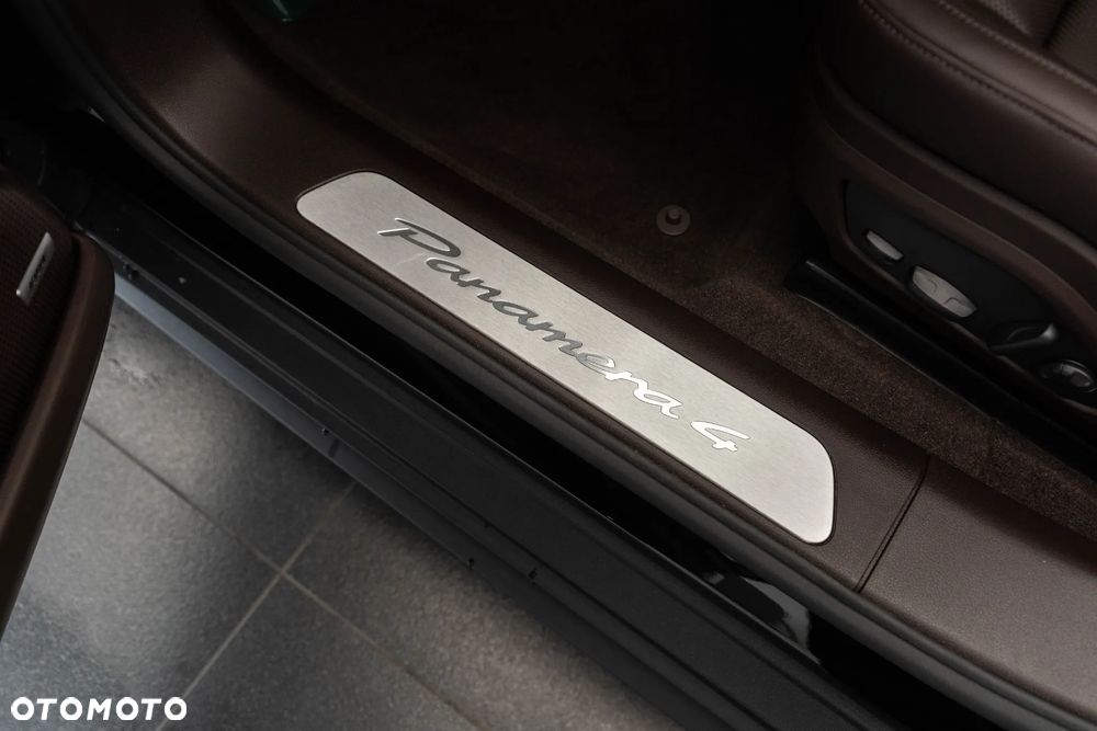 Porsche Panamera 4 E-Hybrid PHEV - 28