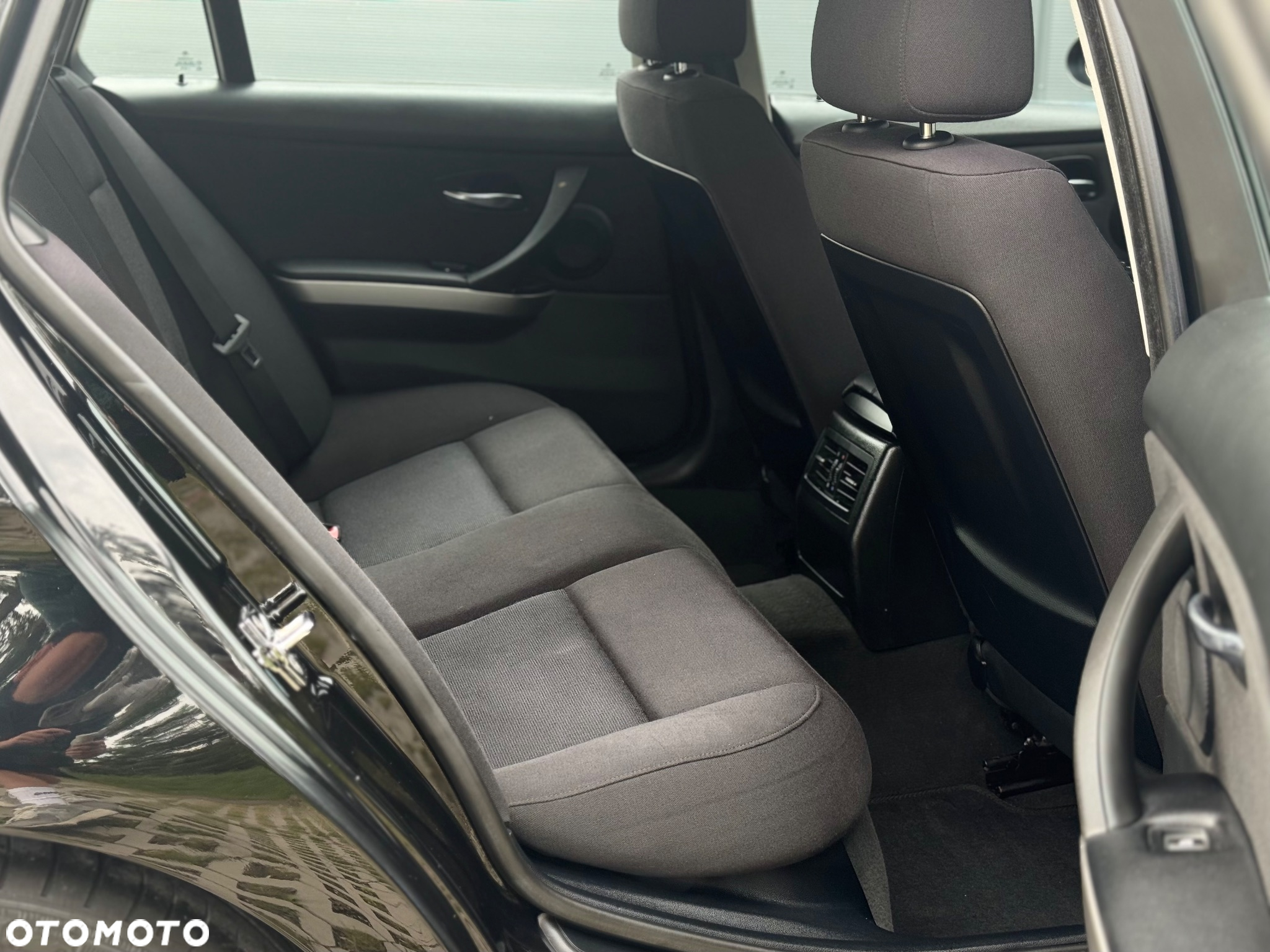 BMW Seria 3 318i Touring - 31