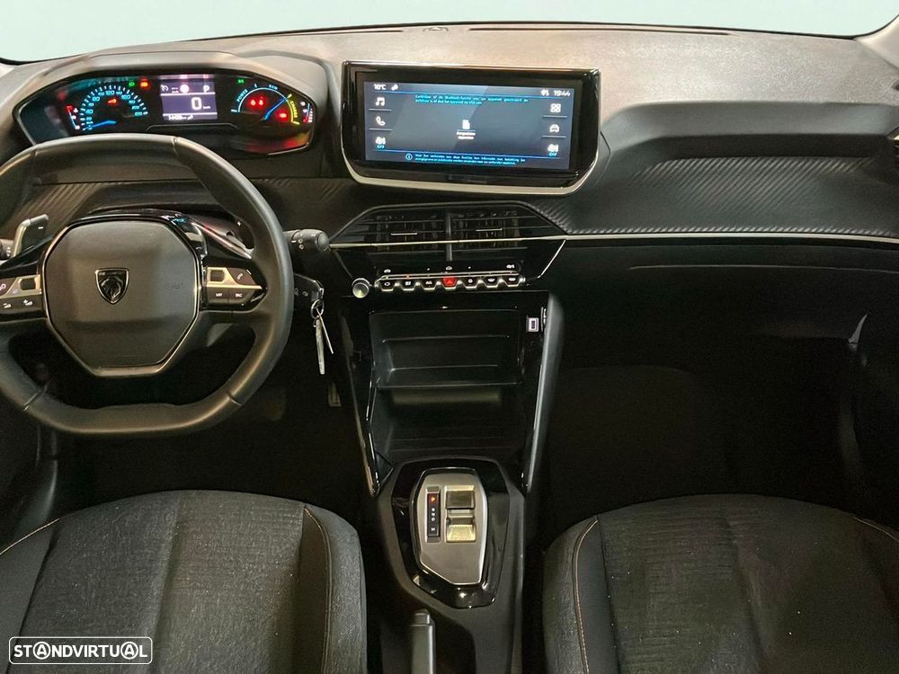 Peugeot 208 - 11