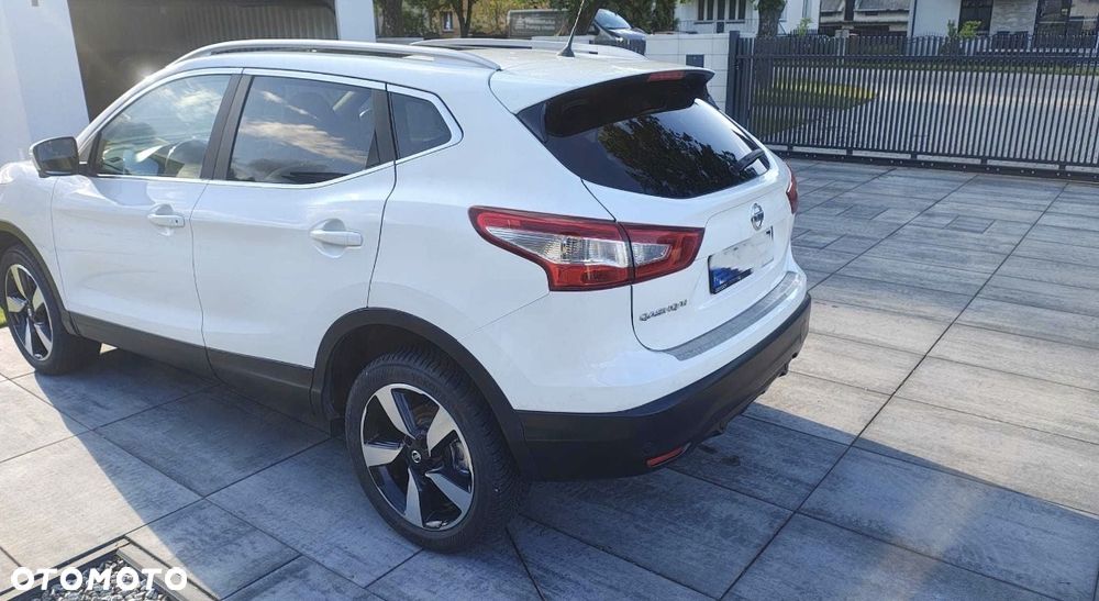 Nissan Qashqai 1.6 dCi 4 x 4 DPF Start/Stop tekna - 2