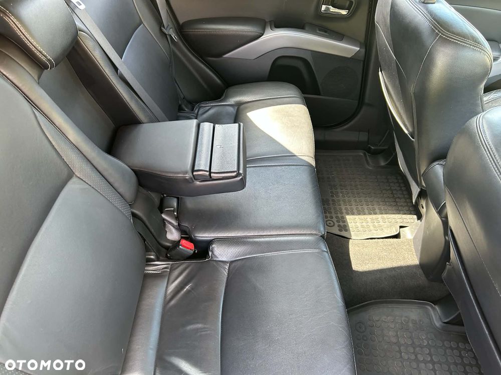 Mitsubishi Outlander 2.0 DI-D 4WD Instyle - 8