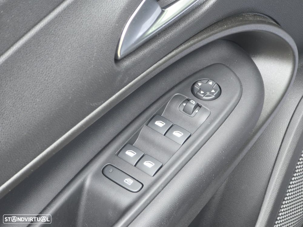 Jeep Avenger 1.2 e-Hybrid Altitude DCT - 14