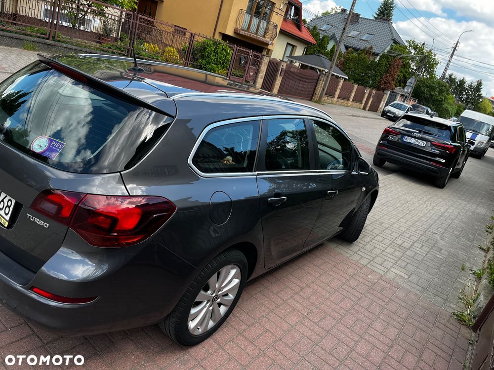Opel Astra 1.4 T Cosmo - 4