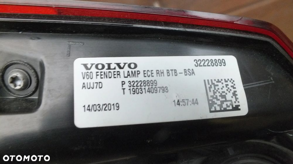 Lampa tylna prawa Volvo V60 II 32228899 - 7