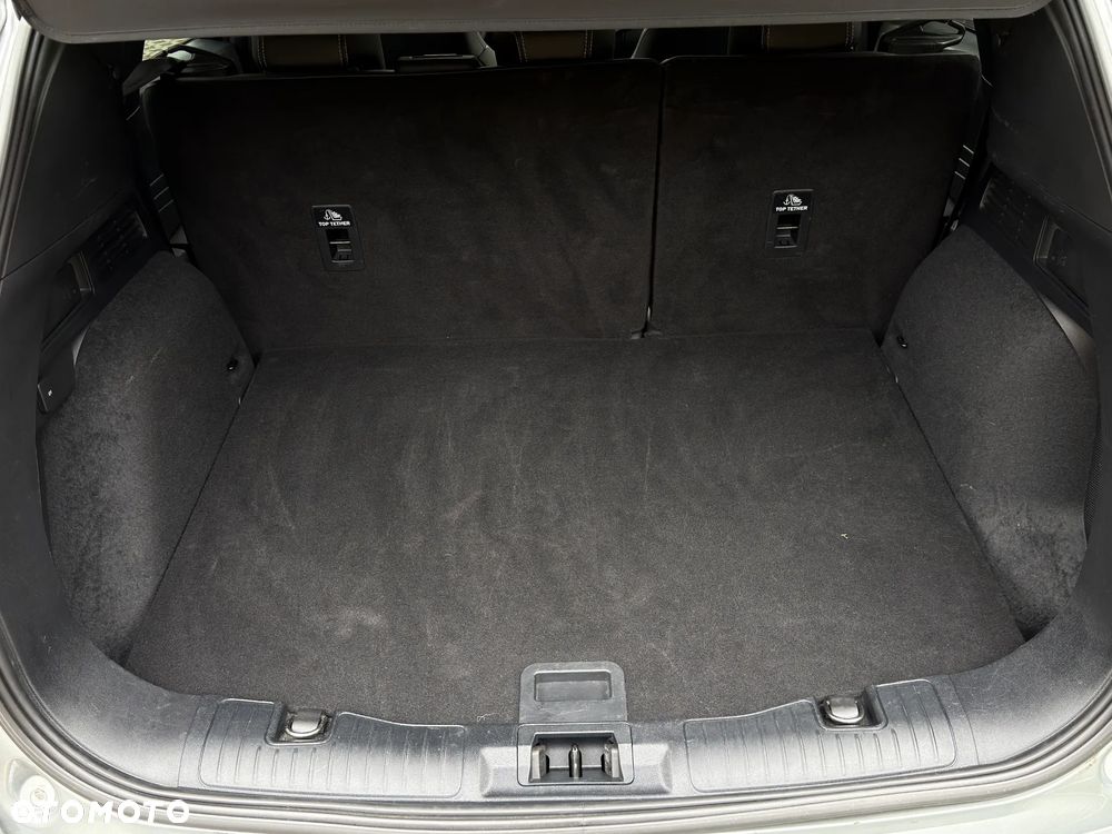 Ford Kuga 2.5 Duratec FHEV 4x4 TITANIUM X - 33