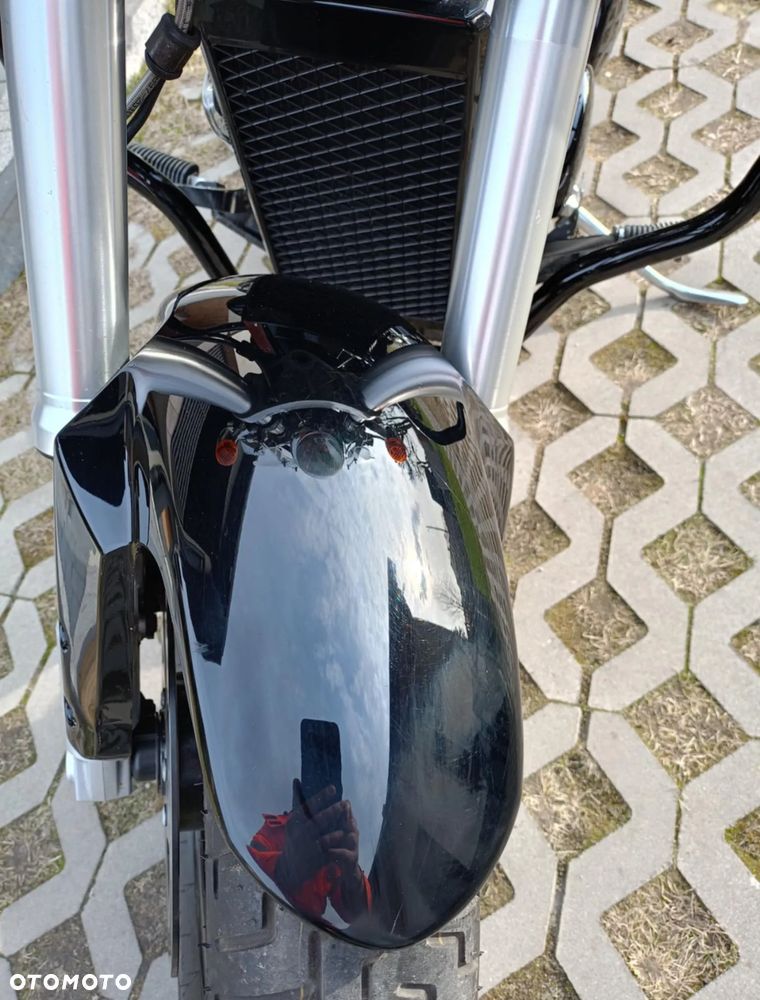 Suzuki Intruder - 13