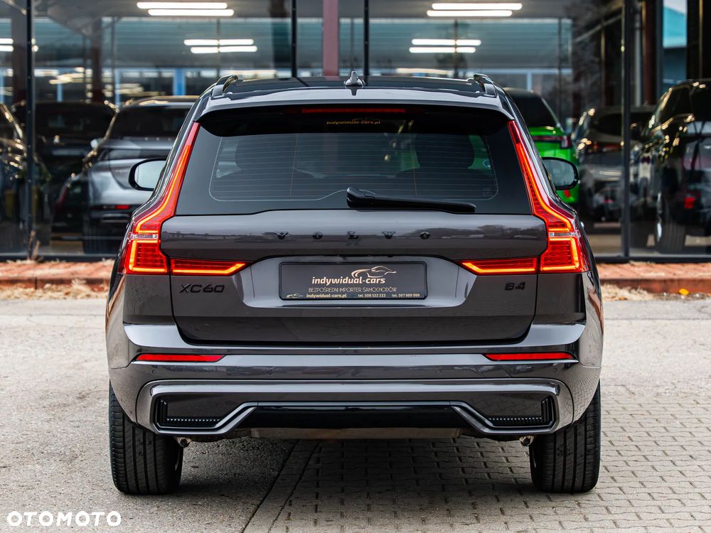 Volvo XC 60 B4 B Plus Dark - 19