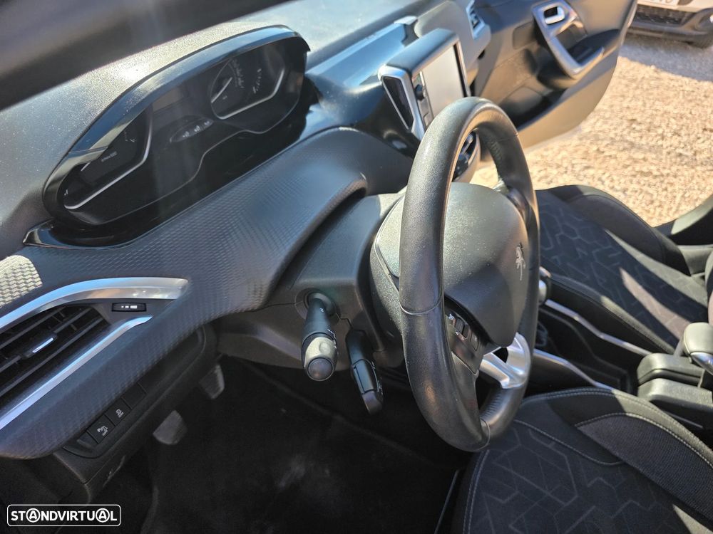Peugeot 2008 1.2 PureTech Style - 16