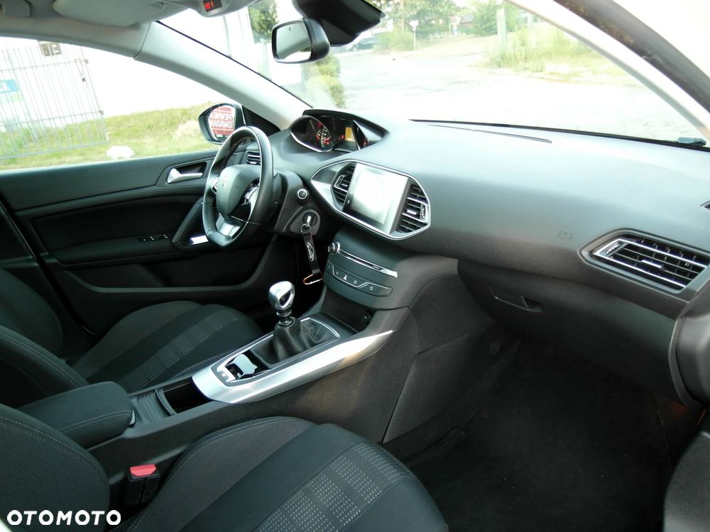 Peugeot 308 PureTech 130 Stop & Start Allure - 17