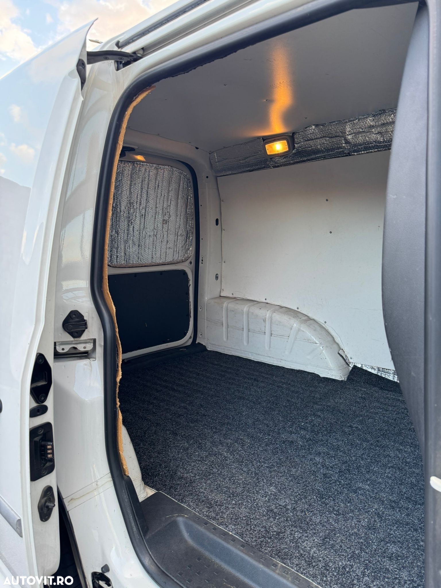Volkswagen Caddy 2.0 TDI - 12