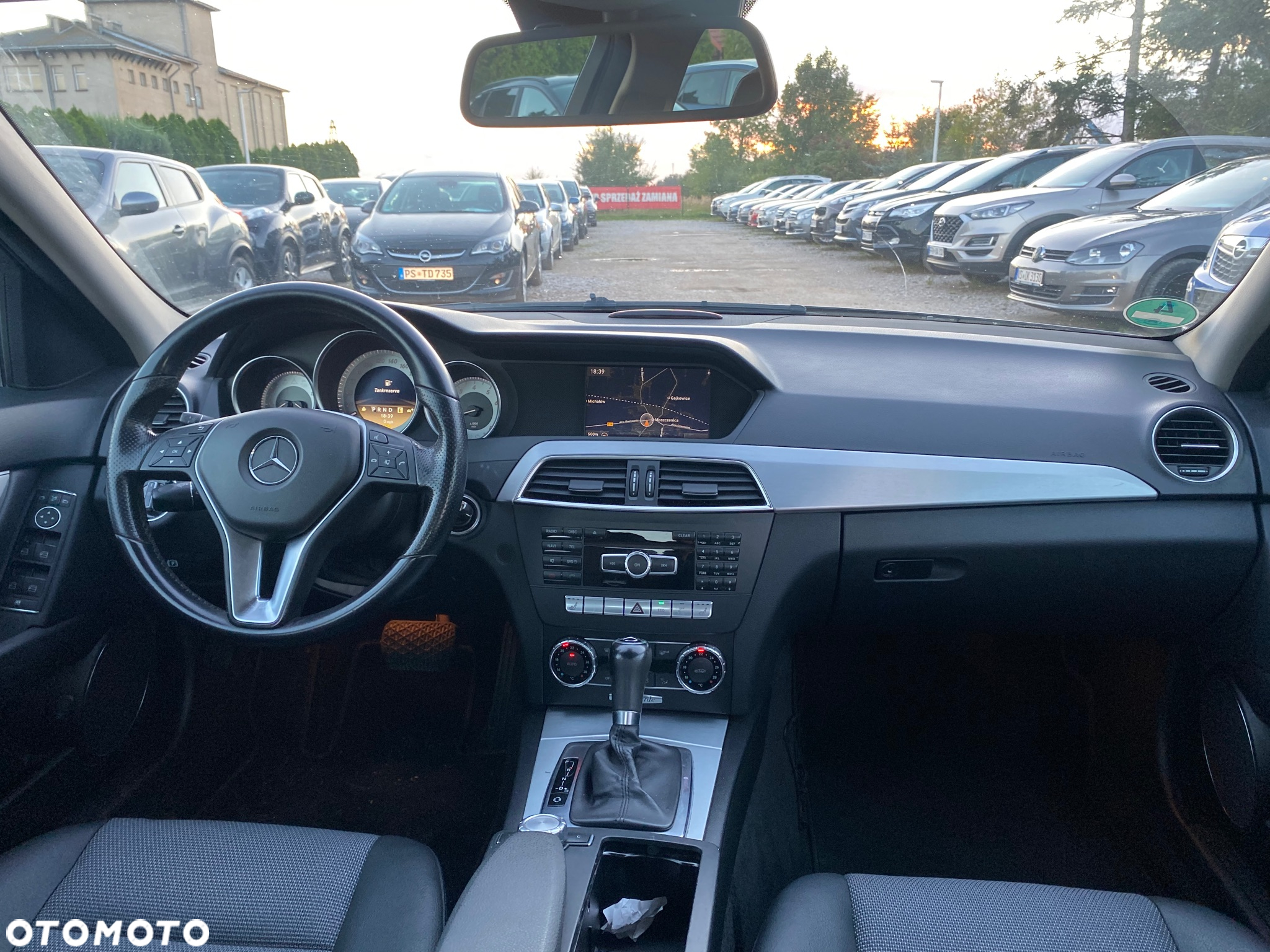 Mercedes-Benz Klasa C 180 CGI Automatik BlueEFFICIENCY Avantgarde - 27
