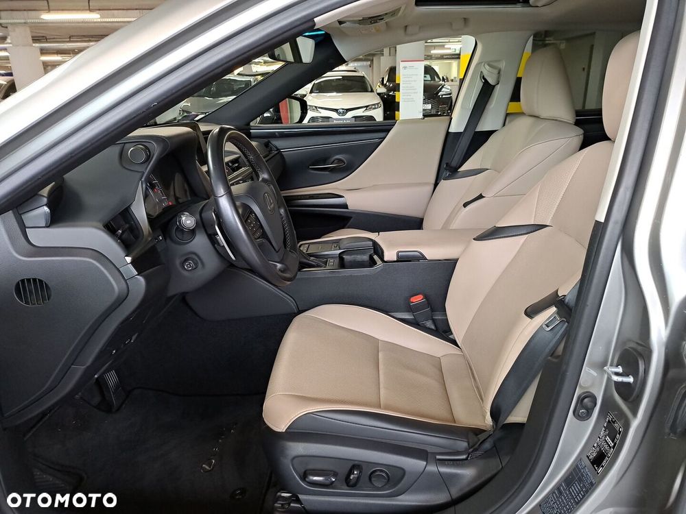 Lexus ES 300h Business Edition - 12