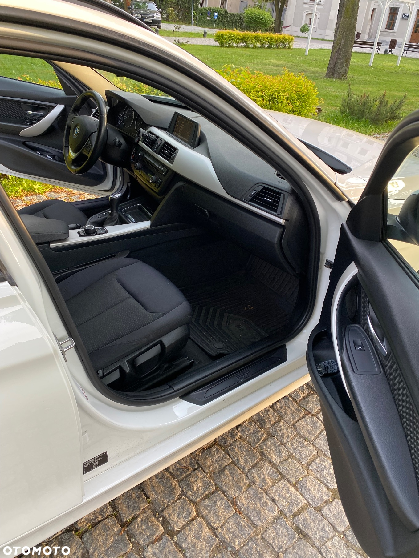 BMW Seria 3 318d - 14