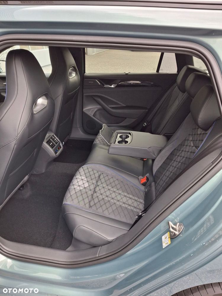 Volkswagen Passat - 16
