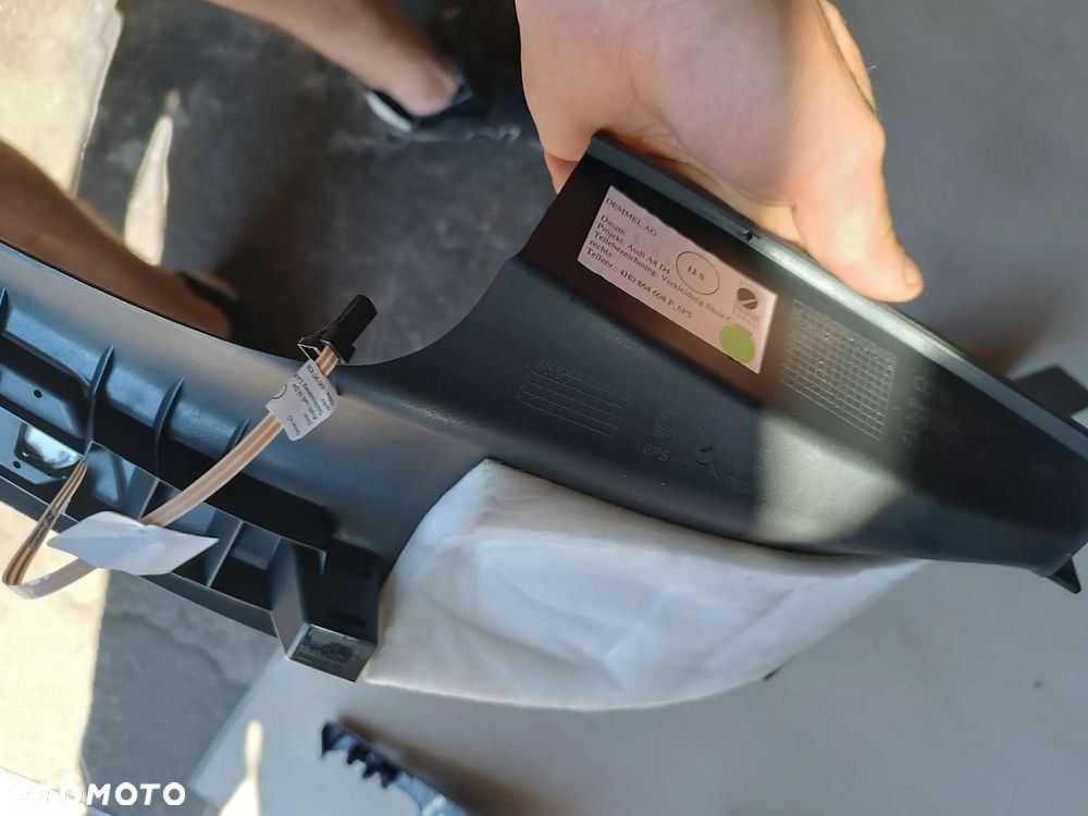 4H0864608F LISTWA PROGOWA LED PRAWA AUDI A8 D4 4H - 2